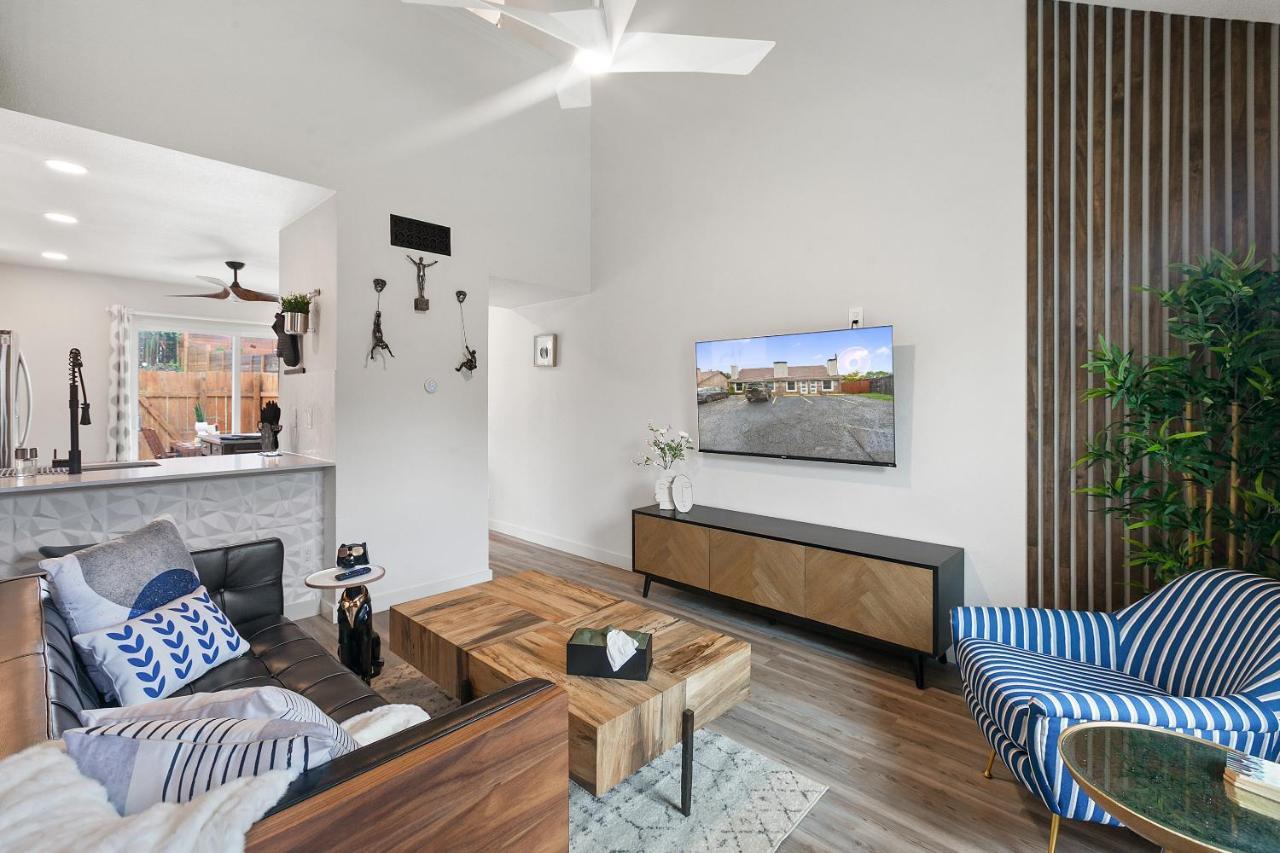 Apartamento Contemporary Couples Getaway Near Austin Favorites - Loft 21 Exterior foto